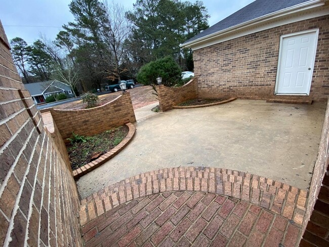Building Photo - 255 Lost Tree Trail