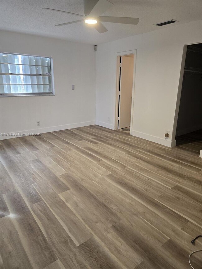 Foto del edificio - 9165 SW 18th St