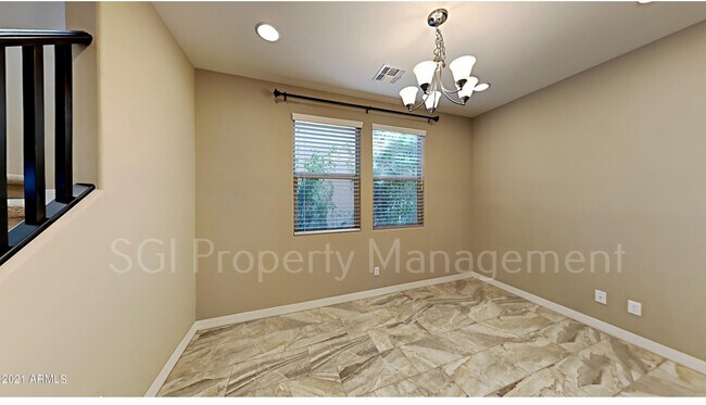 Foto del edificio - 5644 E Ansel Ave