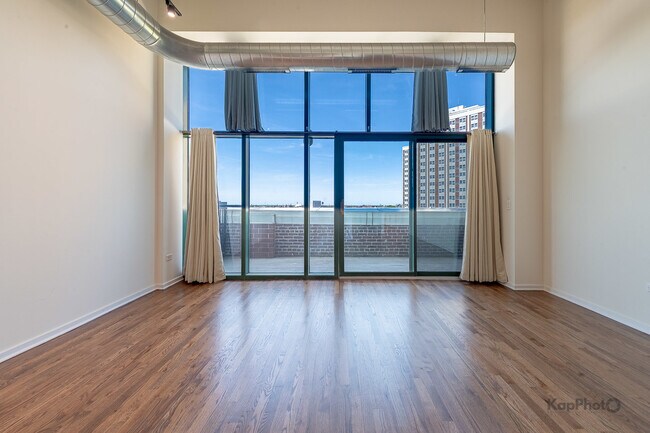 Foto del edificio - 1645 W Ogden Ave