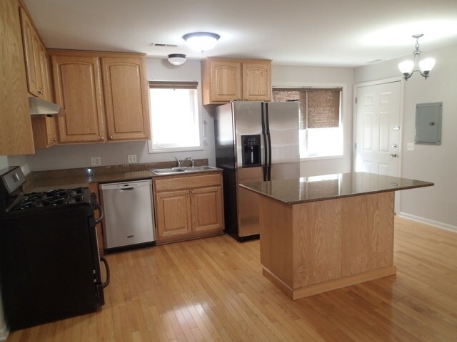 Foto del edificio - 2843 N Harlem Ave