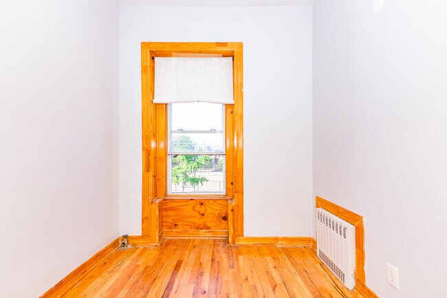 Foto del edificio - 564 Willoughby Ave