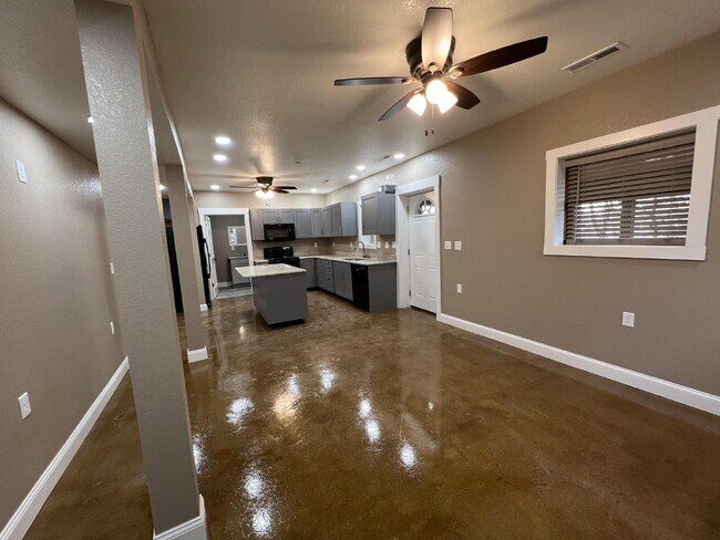 Foto del edificio - Lower 2BR unit