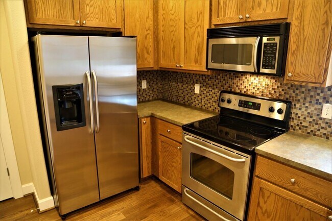 Foto del edificio - 4 bed/2 bath 1000 feet From Monroe