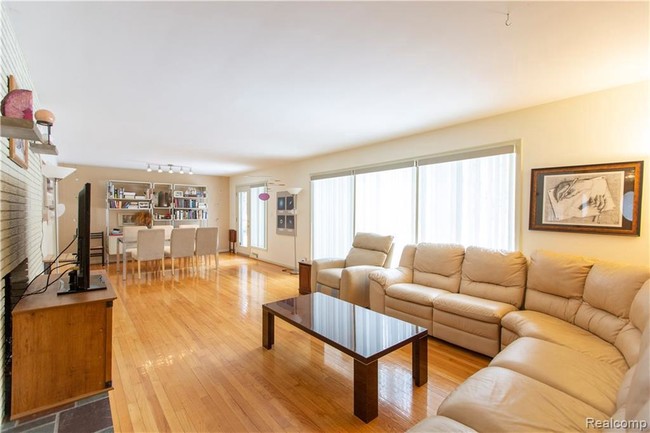 Foto del edificio - 30700 Kirk Ln