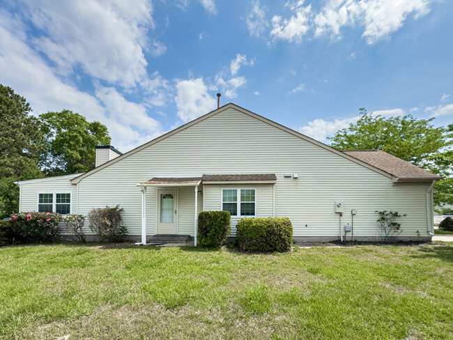 Building Photo - LOVELY STRAWBRIDGE HOME FOR RENT!!!