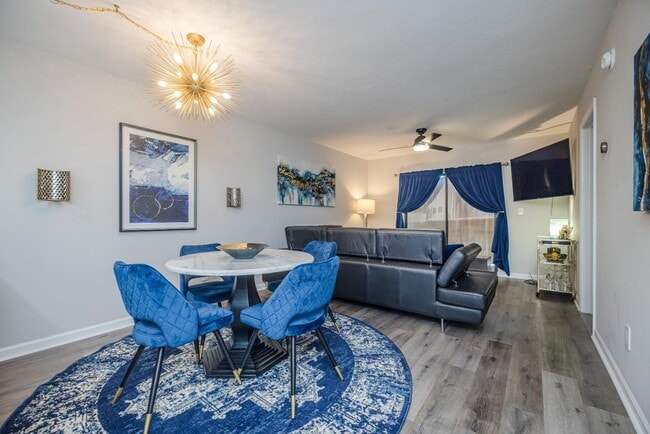 Foto del edificio - 502 Windsong Cir