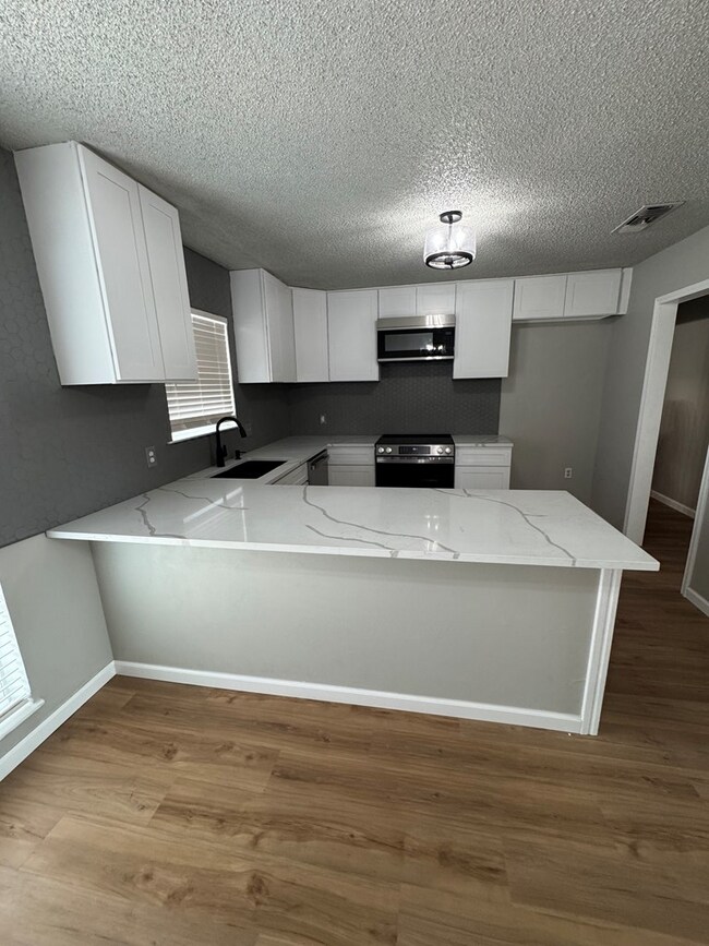 Foto del edificio - 1613 E 52nd St