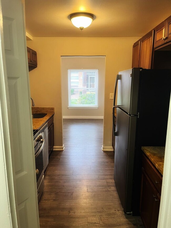 Building Photo - 2 Bed 1 Bath Suitland, MD