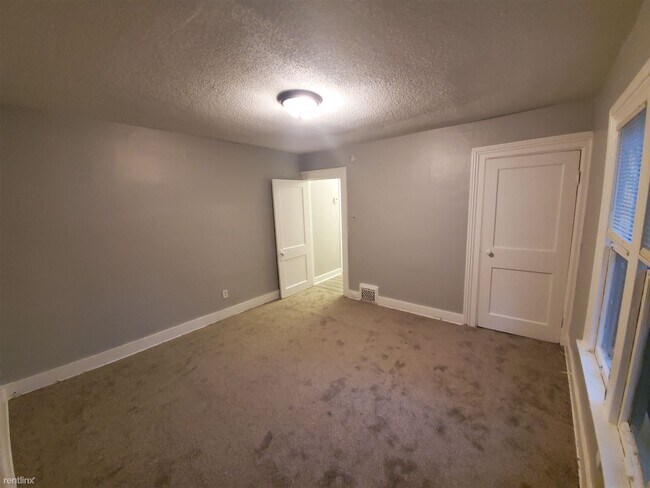 Building Photo - 2 br, 1 bath Duplex - 748 Alexander St SE
