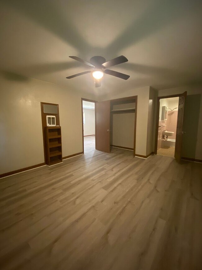 Building Photo - 317 Springtree Rd