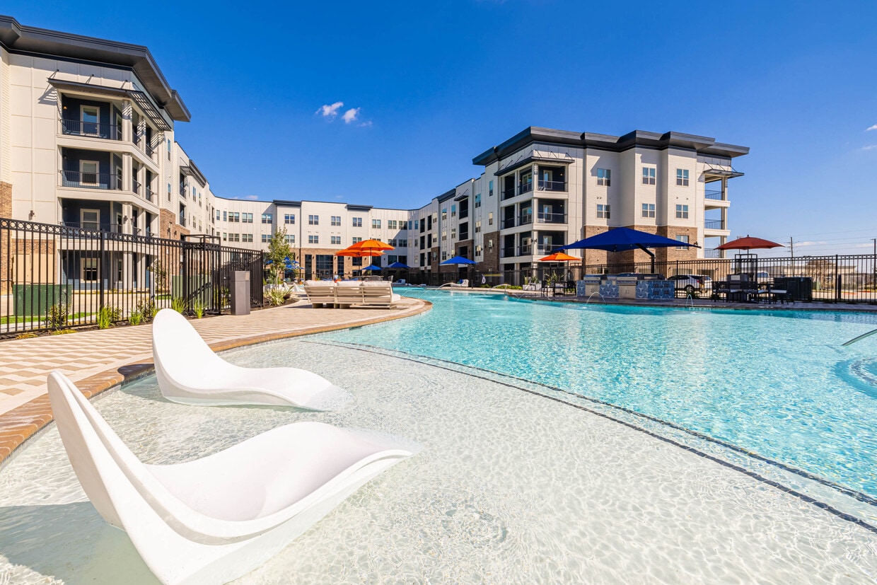 Resort Style Pool - Botanic Luxury Living