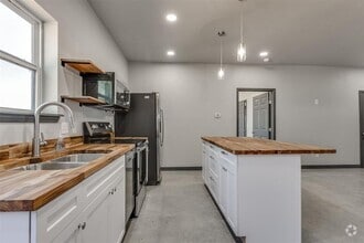 Building Photo - 12571 US-77