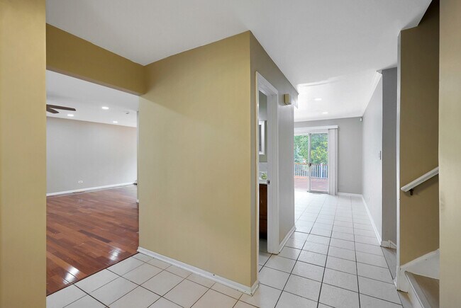 Foto del edificio - 1356 Larchmont Dr