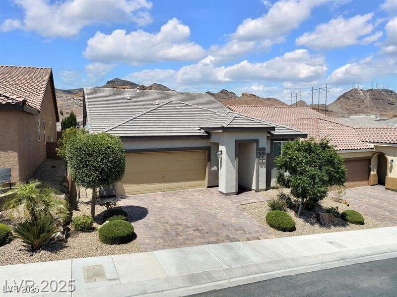 Primary Photo - 1063 St