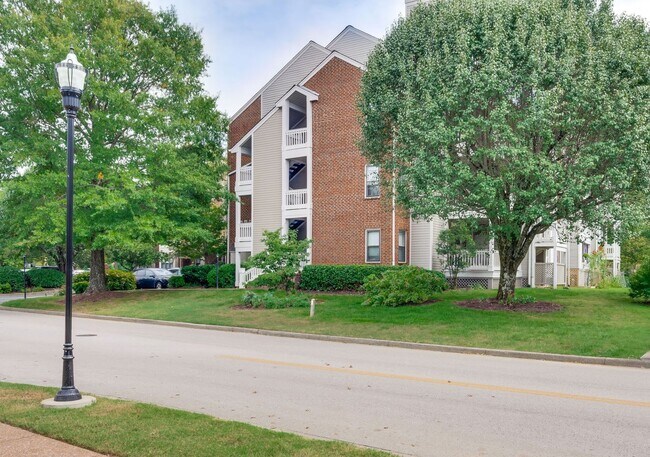 Foto del edificio - Stunning & Desirable 2BE/2BA in Burton Hil...