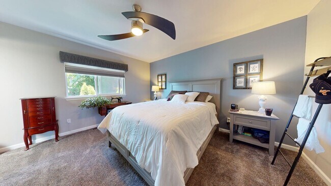 Foto del edificio - VIEW HOME FOR RENT!