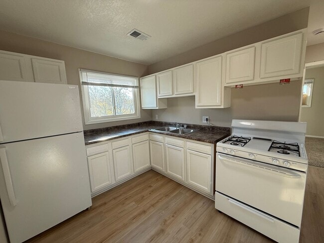 Foto del edificio - 2606 E Hennepin Ave