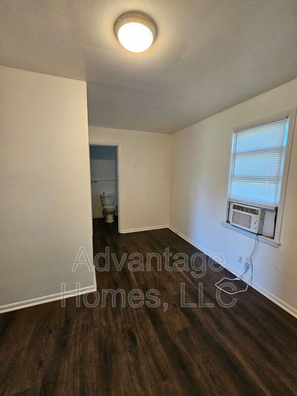 Building Photo - 1007 N Scott Ave