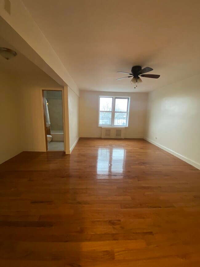 Foto del edificio - 3165 Nostrand Ave