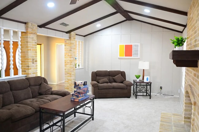 Building Photo - 611 Balboa Dr