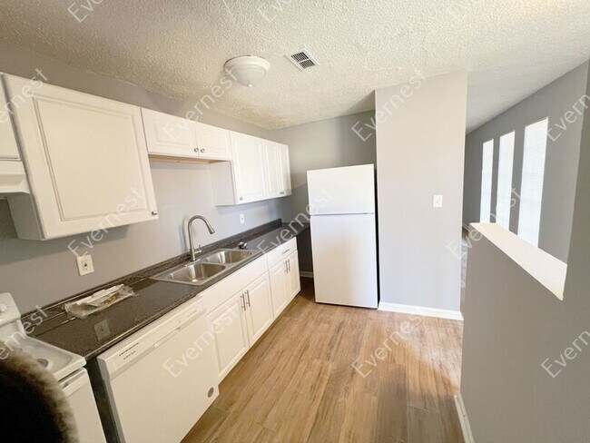 Foto del edificio - 700 Graymont Ave W