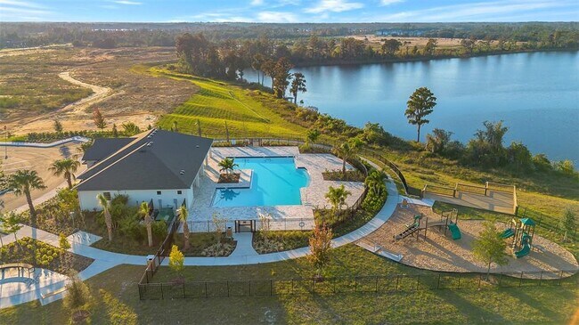 Foto del edificio - 17582 Lake Star Rd