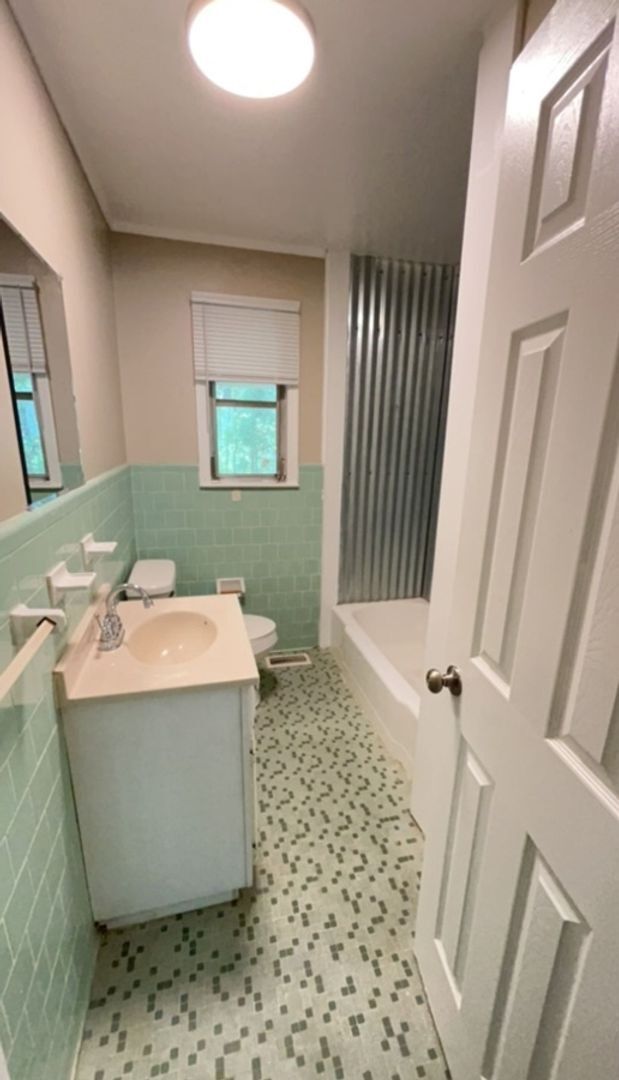 Building Photo - 2 Bed 1 Bath Brick House