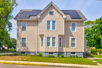 Building Photo - 150 Grand St
