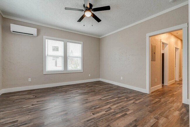 Sala de estar - 316 W Cypress St