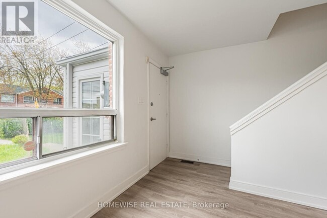 Building Photo - 2 Khedive Ave