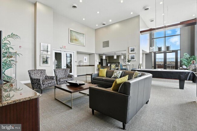 Foto del edificio - 2451 Midtown Ave