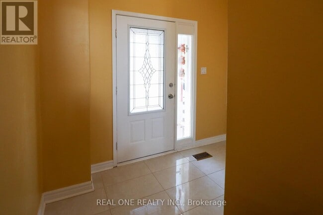 Building Photo - 4139 Quaker Hill Dr