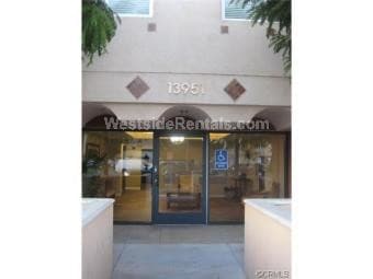 Foto principal - 13951 Sherman Way