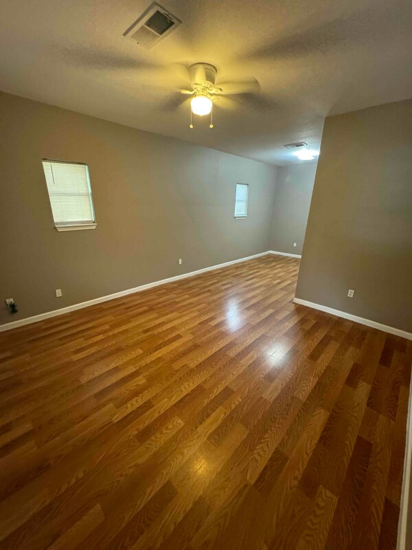 Foto principal - 834 18th St