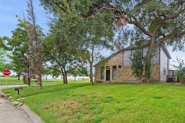 Foto del edificio - 14903 Arundel St