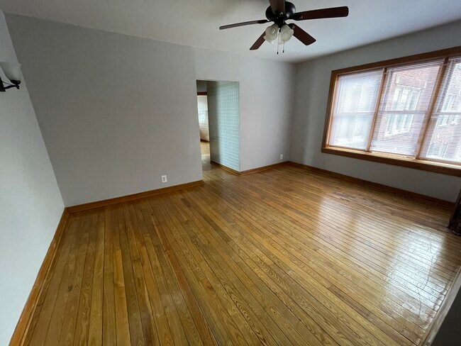 Foto del edificio - 5041 N Springfield Ave
