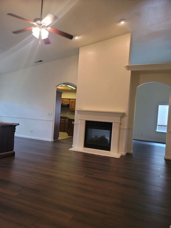 Foto del edificio - 543 Powers Ave