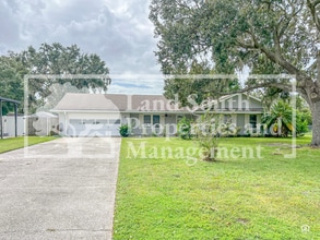 Building Photo - 2926 Forestgreen Dr S