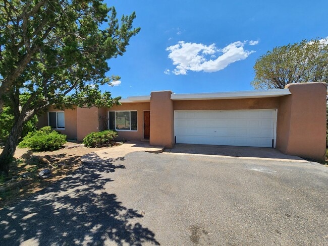 Building Photo - 2307 Old Arroyo Chamiso Rd