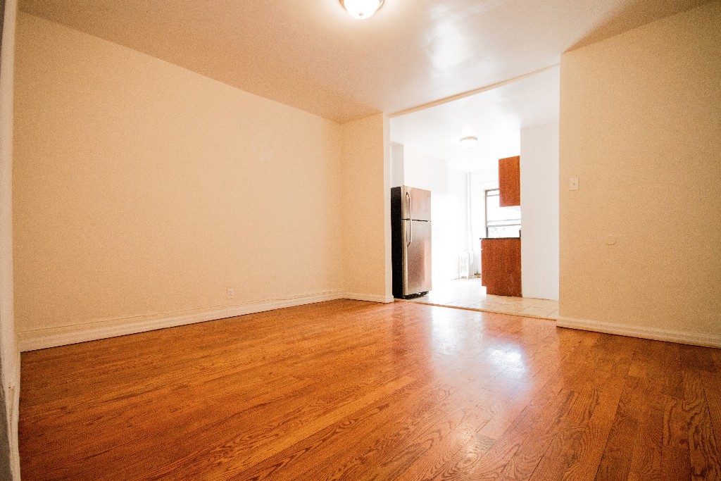 Primary Photo - 296 Hewes St