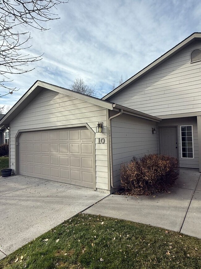 Foto del edificio - 3 Bed 2 Bath rental in Bozeman