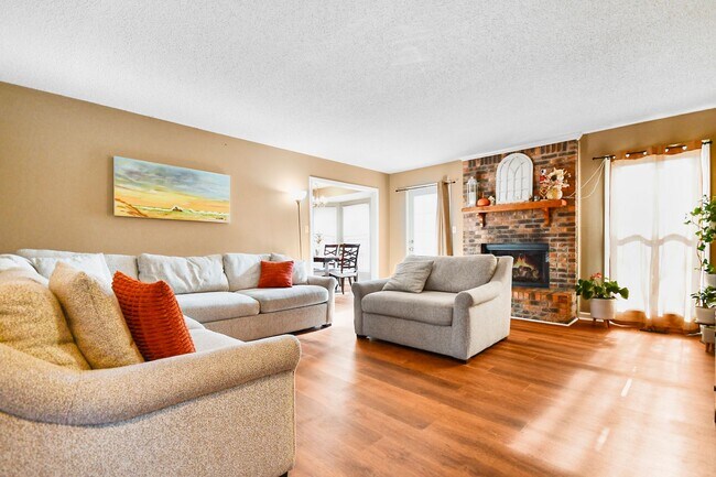 Foto del edificio - Conveniently Located Three Bedroom!