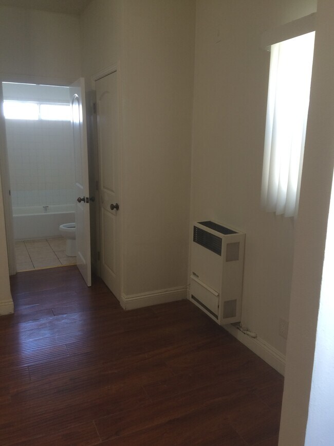 living room - 4726 4th Ave