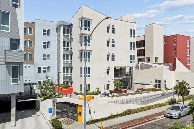 Vista principal - Mid-City Family Apts - Affordable Housing