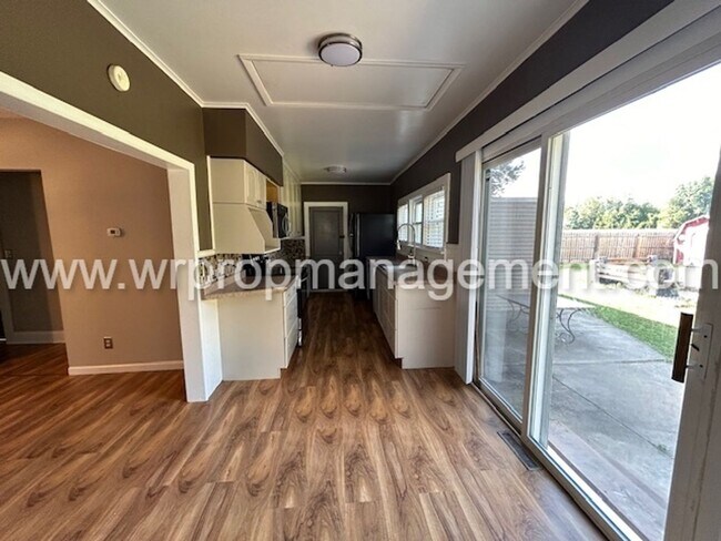 Foto del edificio - 4 bed 1 bath home in Temperance!
