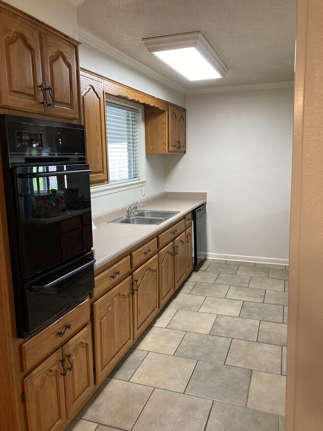 Primary Photo - 105 Pi St