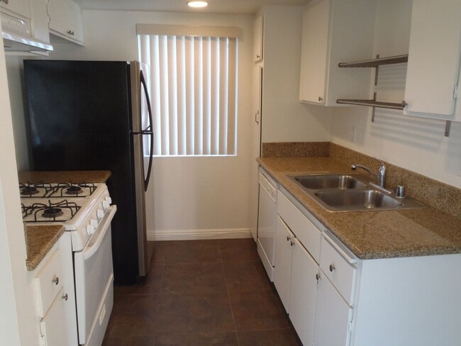 Building Photo - 17762 Paseo Cir