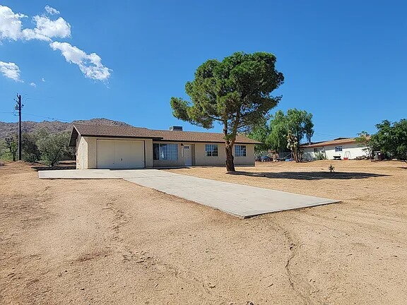 Foto del edificio - 60353 Latham Trail