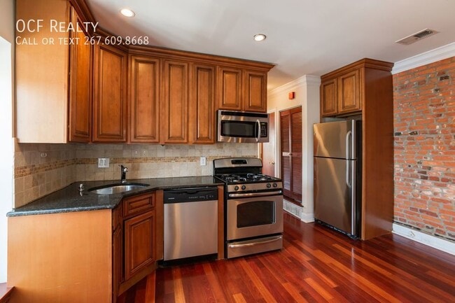 Building Photo - 2739 W Girard Ave